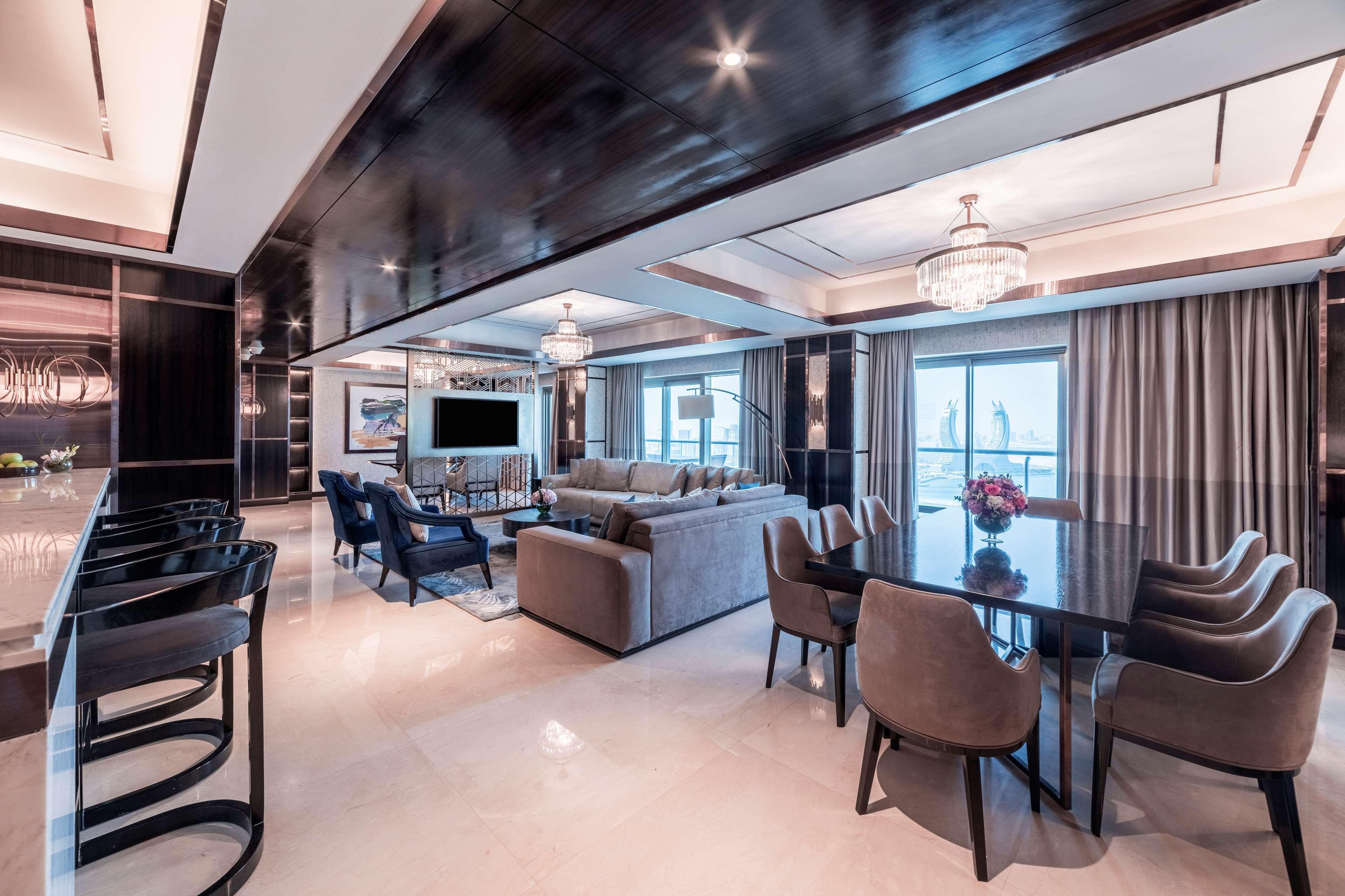 Hotel Hilton Doha The Pearl Exterior foto The interior of a suite on board the World Navigator